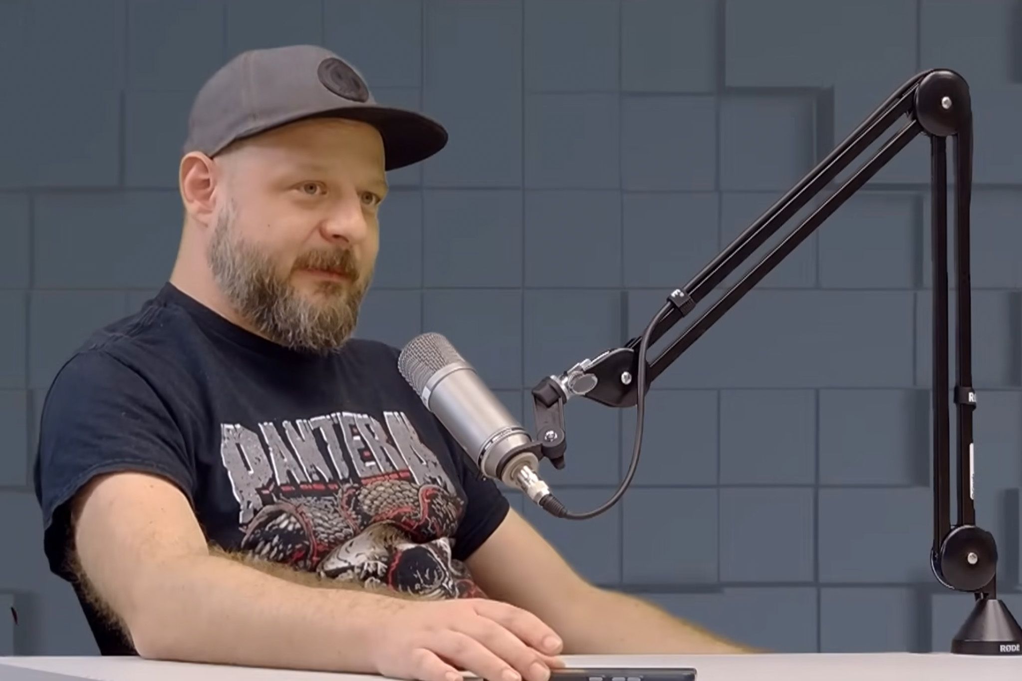 Trágár bosszúhadjáratot indított lebuktatója ellen Ambrózy Áron