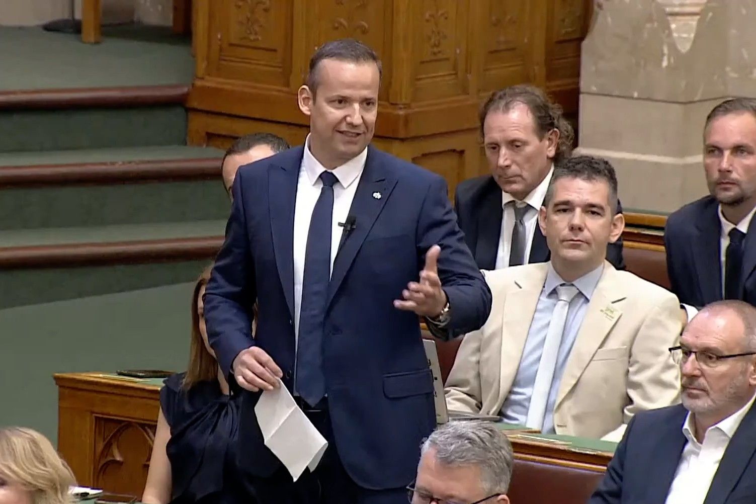 20260629_Parlament_Toro_02.jpg