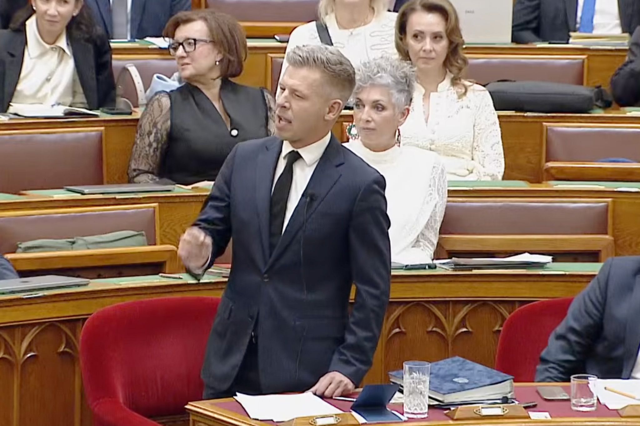 31-2026-október-12-Az-Országgyűlés-ülésének-élő-közvetítése-YouTube-10-12-2026_04_12_PM.jpg