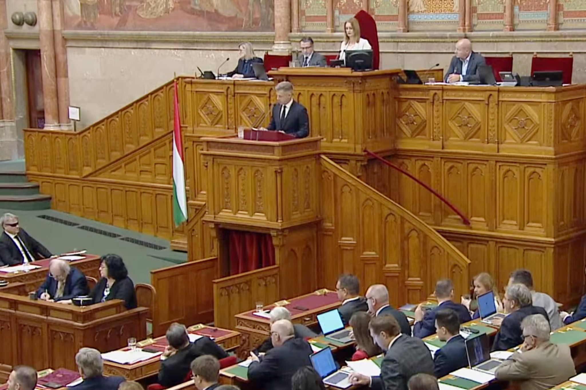 31-2026-október-12-Az-Országgyűlés-ülésének-élő-közvetítése-YouTube-10-12-2026_04_13_PM.jpg