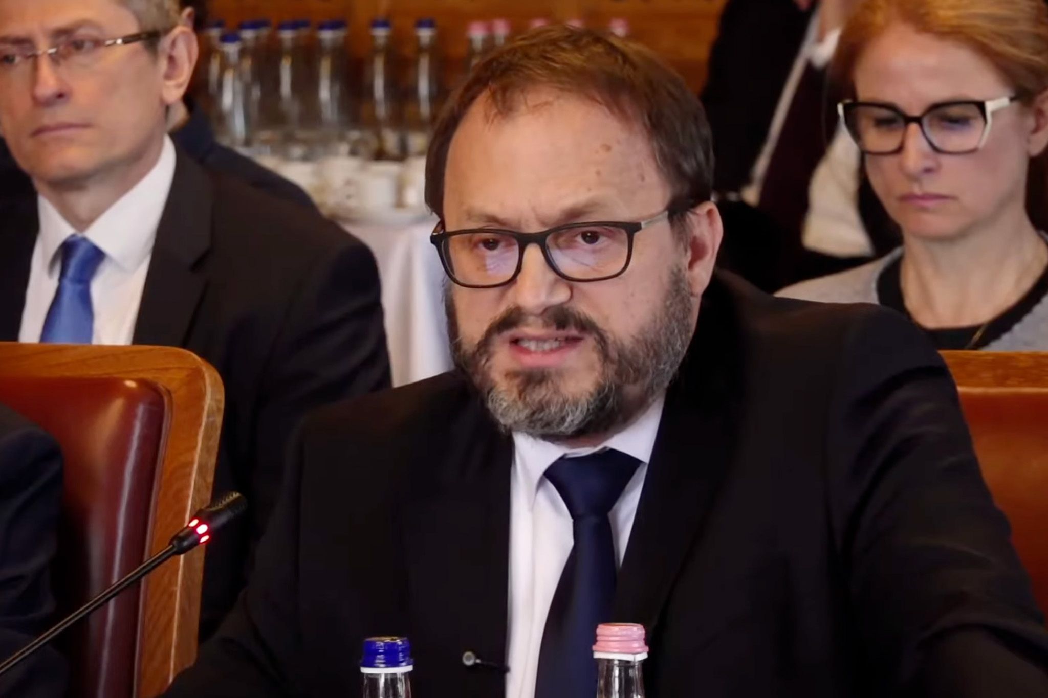 Kármán András átláthatóbb költségvetést és kiszámíthatóbb gazdaságpolitikát ígér