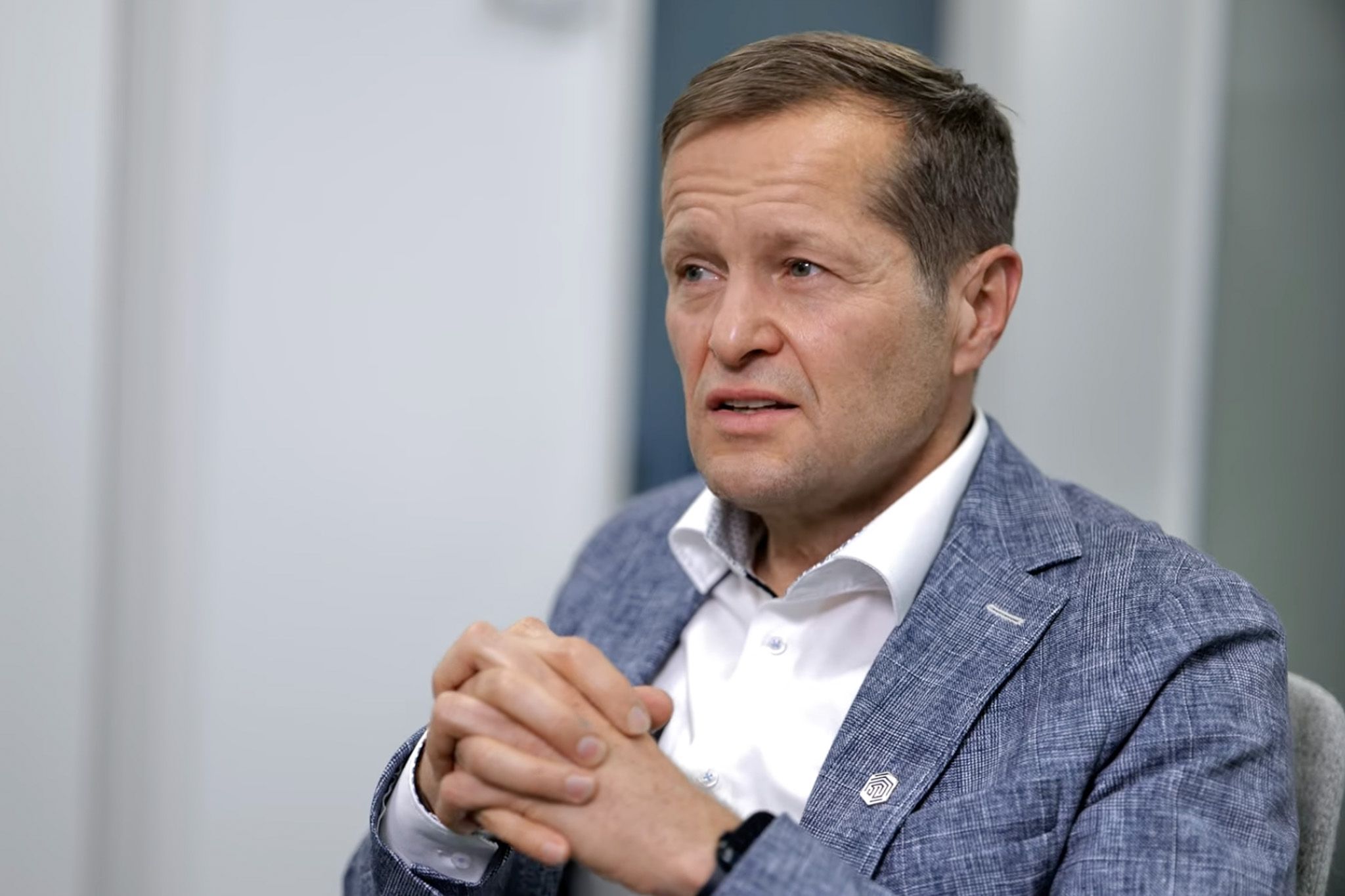 Felbontja a kormány Krausz Ferenc alapítványának 260 milliárdos szerződését