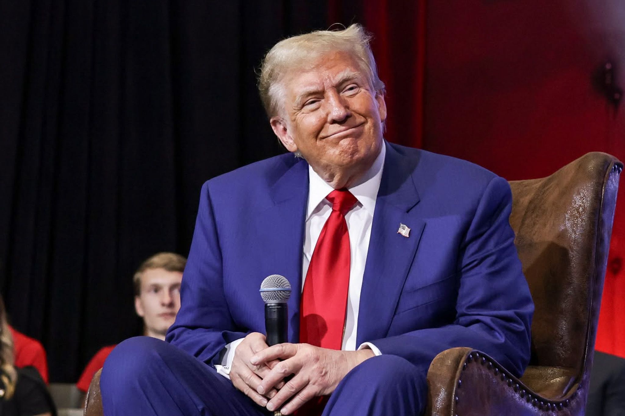 Trump azzal viccelődött, hogy amerikai területté nyilvánítaná a Hormuzi-szorost