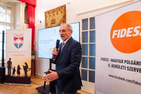Csak feleannyi pluszpénz jut a pedagógusbér-emelésre, mint a propagandára