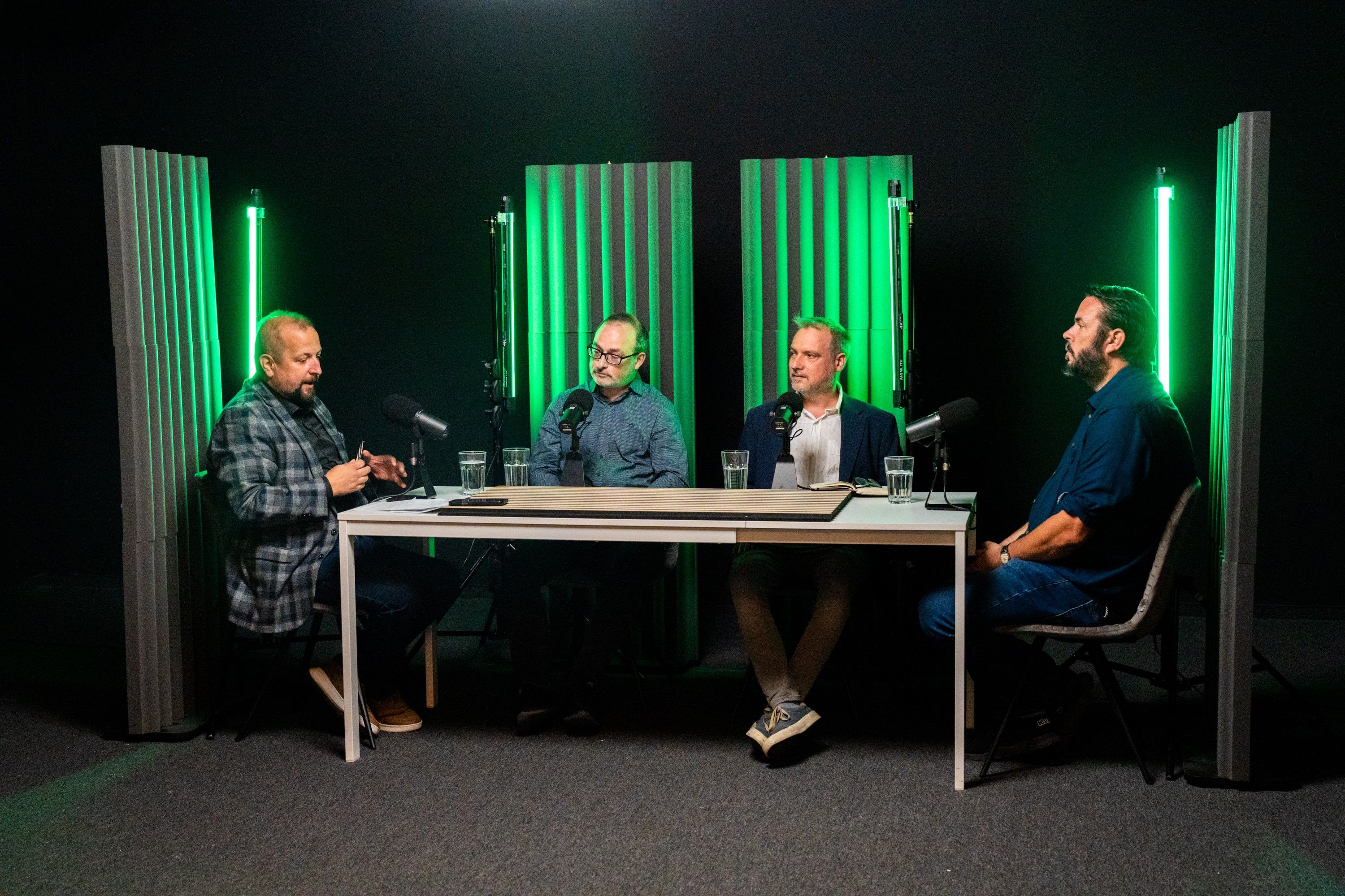 Szabadsajtó Klub: Orbán ablaka alatt a Vörös Hadsereg... Kép