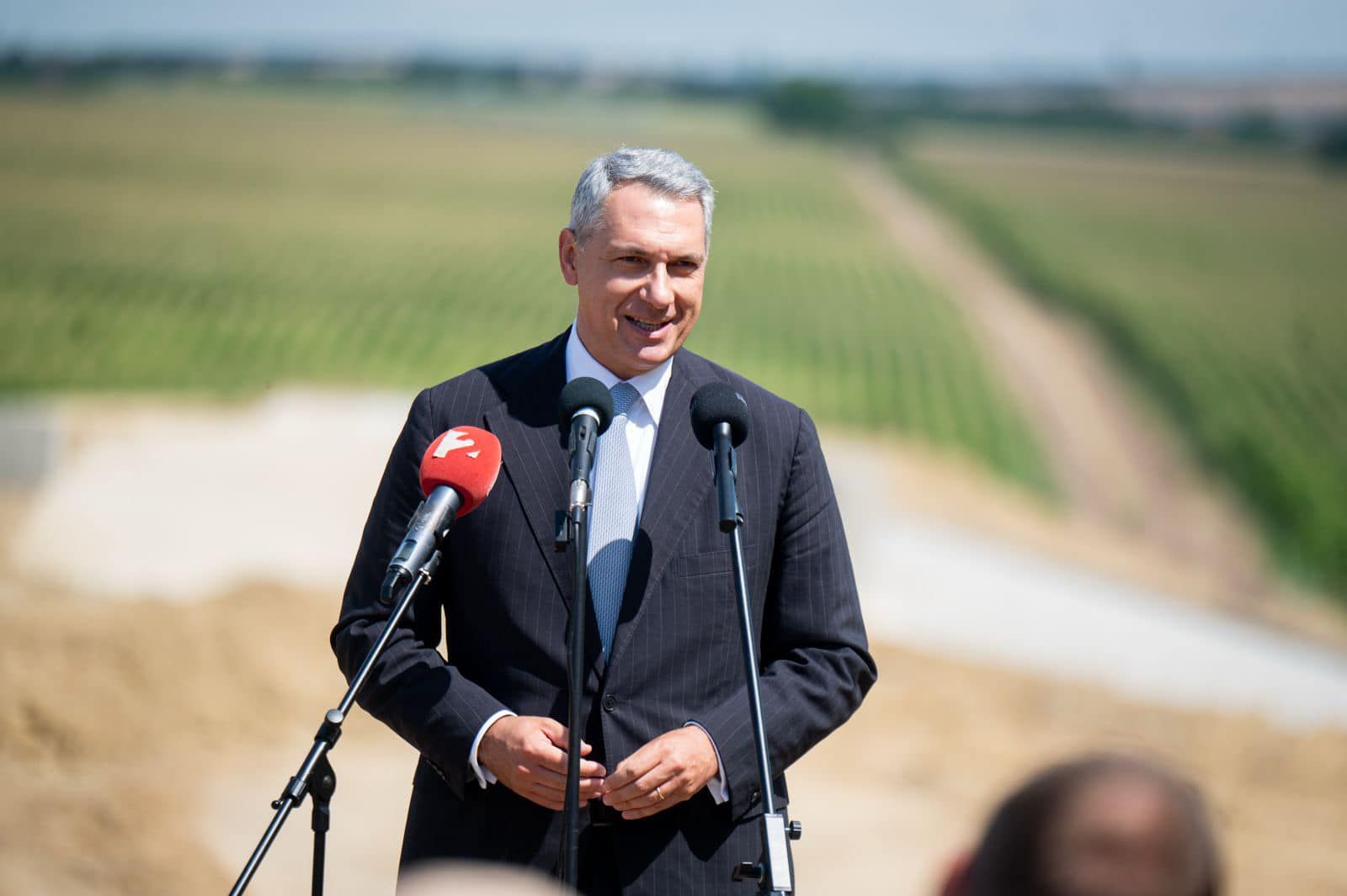 Háromszor annyi új HÉV-szerelvényt lengetett be Lázár... Kép