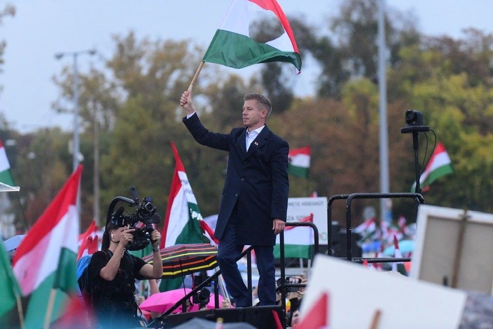 Magyar Péter nyerte a „menetek napját”, elmarad a békecsúcs Budapesten – Ezek voltak a hét legerősebb témái a Kontrollon