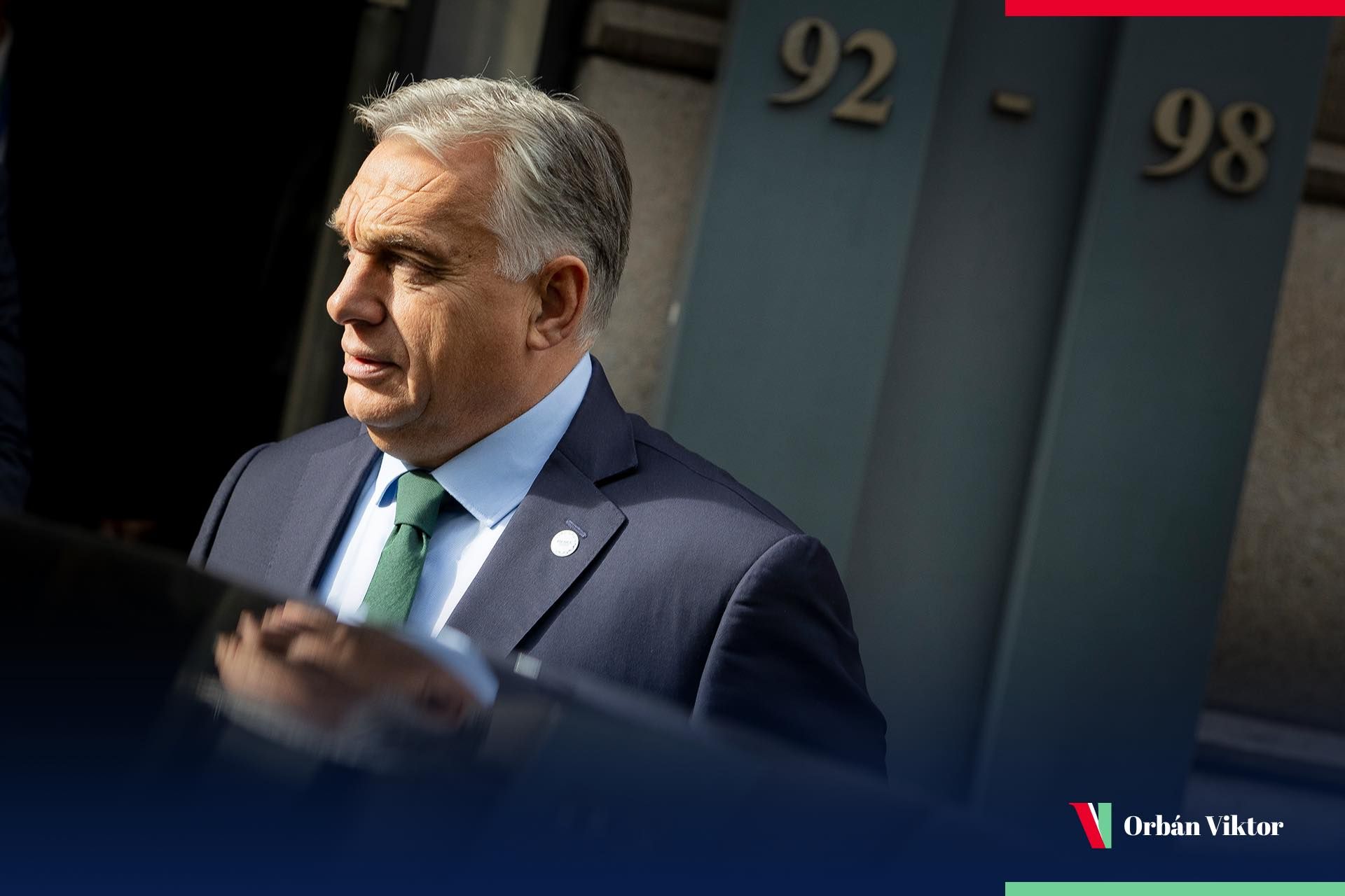 Veszélyes eszközökkel kísérletezik Orbán