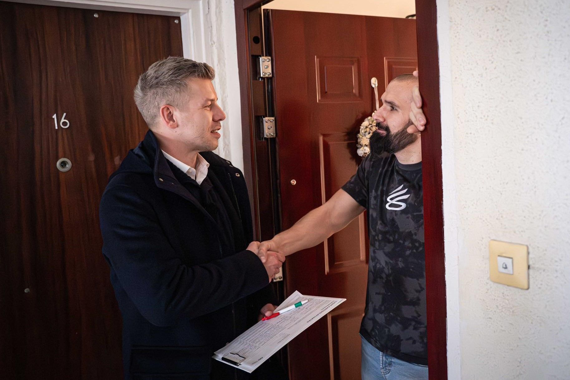 Háborús riogatás, országjárás, ajánlásgyűjtés – Ezek…