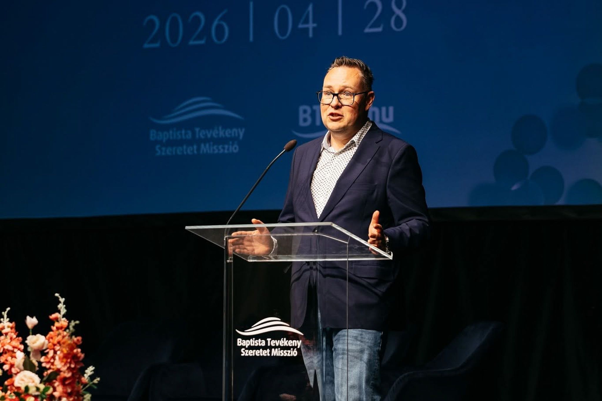 Saját cégeitől bérel ingatlanokat a milliárdokból működő baptista misszió
