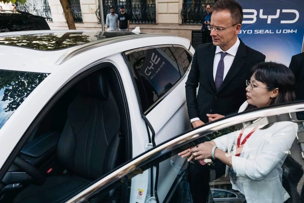Tízezer vendégmunkás érkezhetett volna a szegedi BYD-gyárba