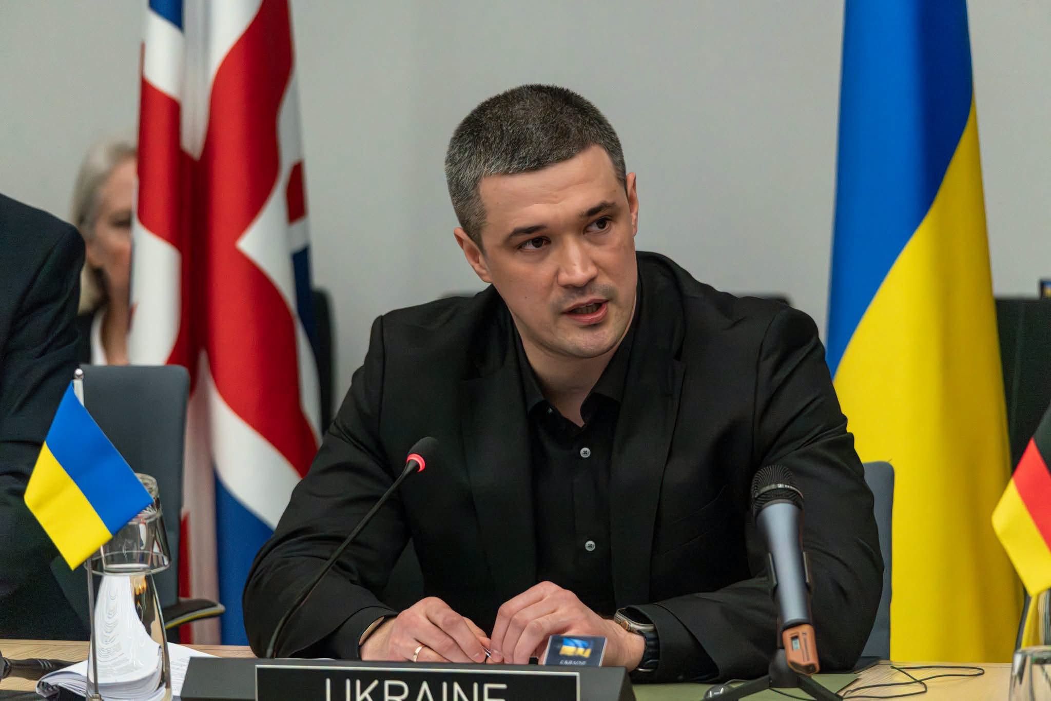 Zelenszkijéket bírálja és választásokat sürget a menesztett ukrán védelmi miniszter