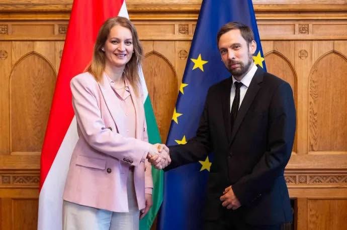NER-es múltú főigazgatót igazolt (volna) az Országgyűlés Hivatala