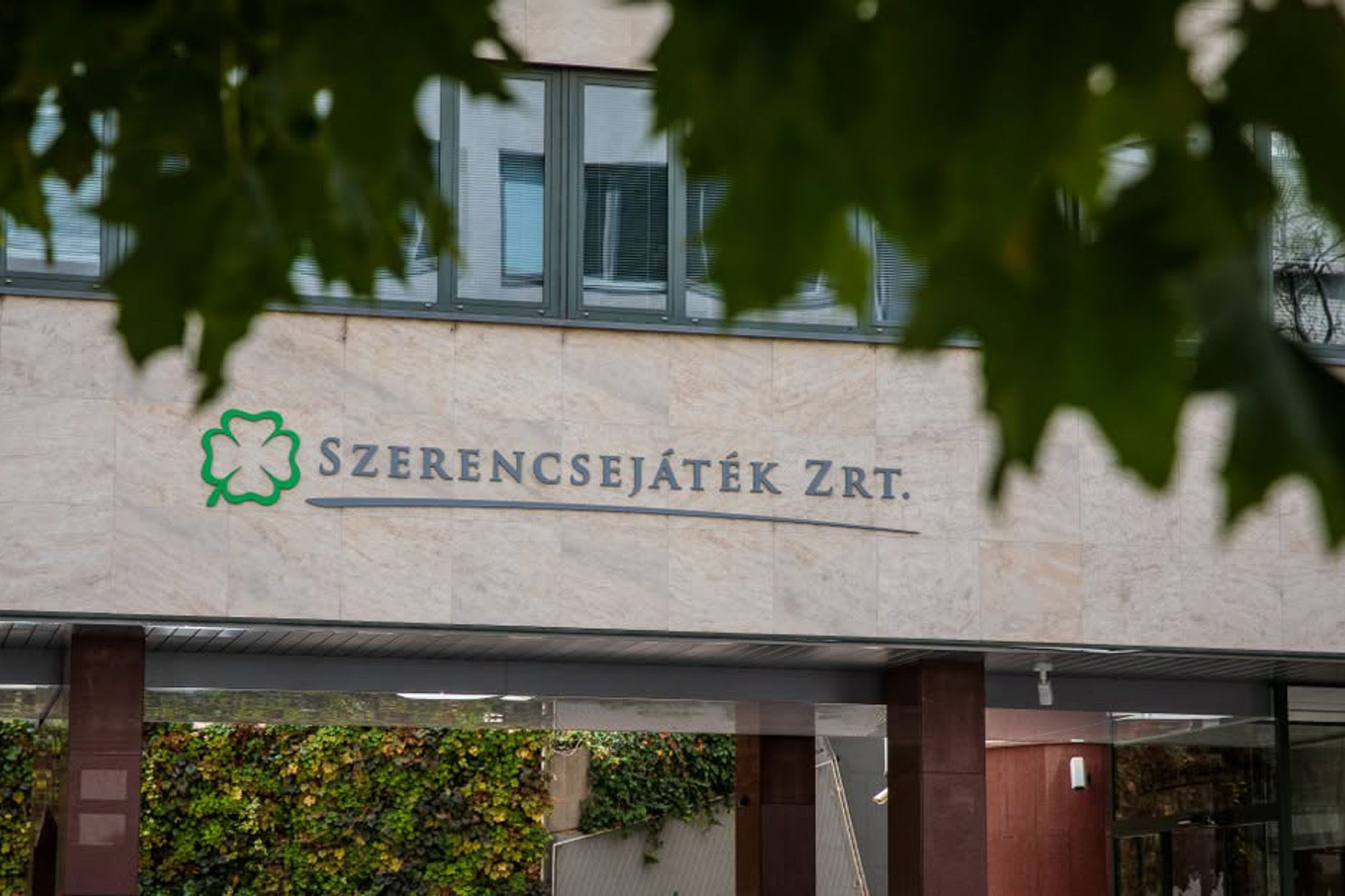 Kármán András a NER kifizetőhelyének nevezte a Szerencsejáték Zrt.-t, Orbán titkársága szerint csak tájékozatlan