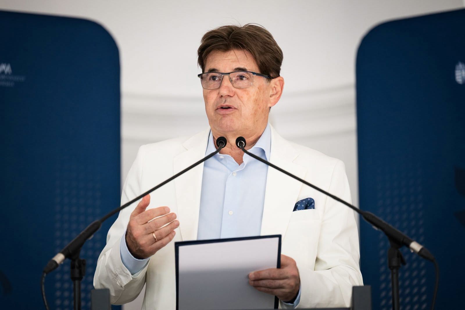 Parragh László nekiment utódjának: „Egy buta senkiházi társaság uralta el a kamarát”