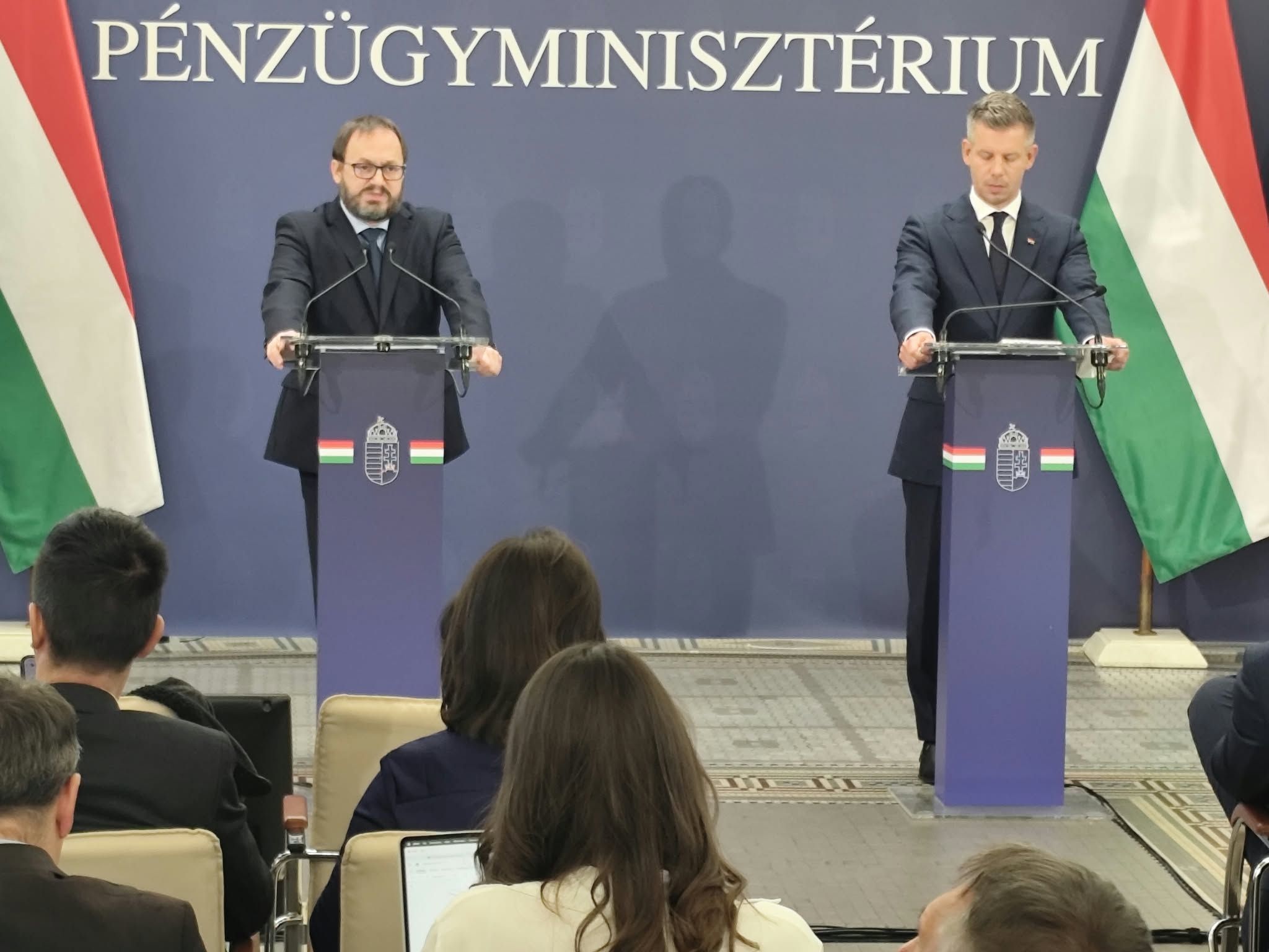Magyar Péter az emeléssel elégedetlen állami dolgozóknak üzent a 2027-es költségvetés bemutatásánál