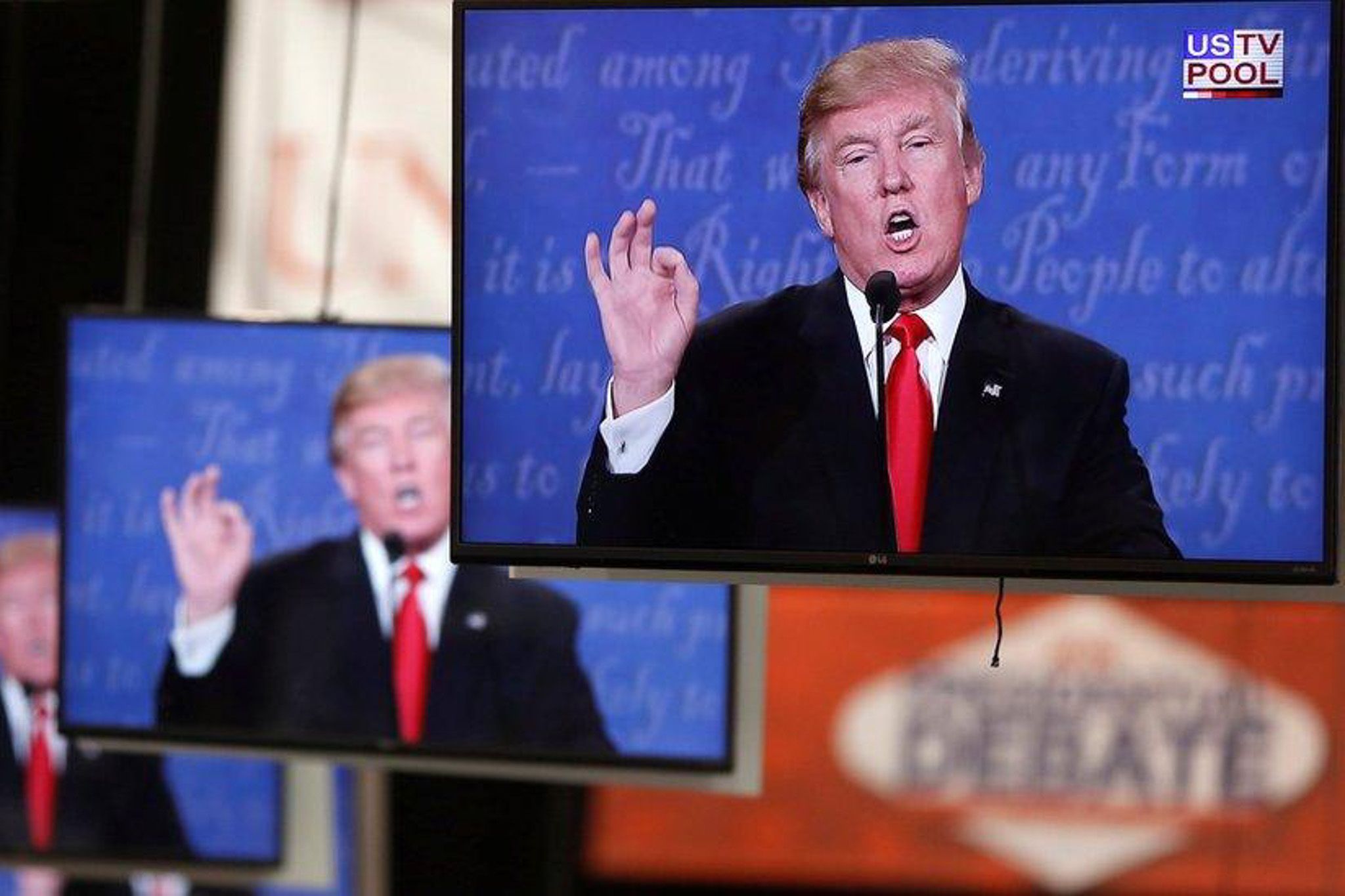 Trump kitiltotta a kritikus újságírókat, majd elindította a saját propagandatévéjét