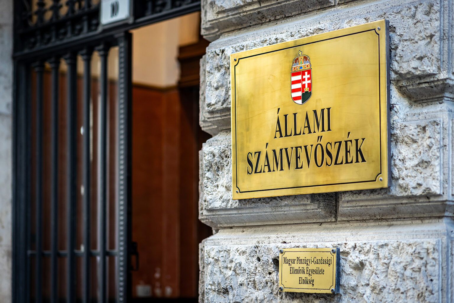 Lázár János és Nagy Márton is aláírta a hiányos minisztériumi költségvetést 