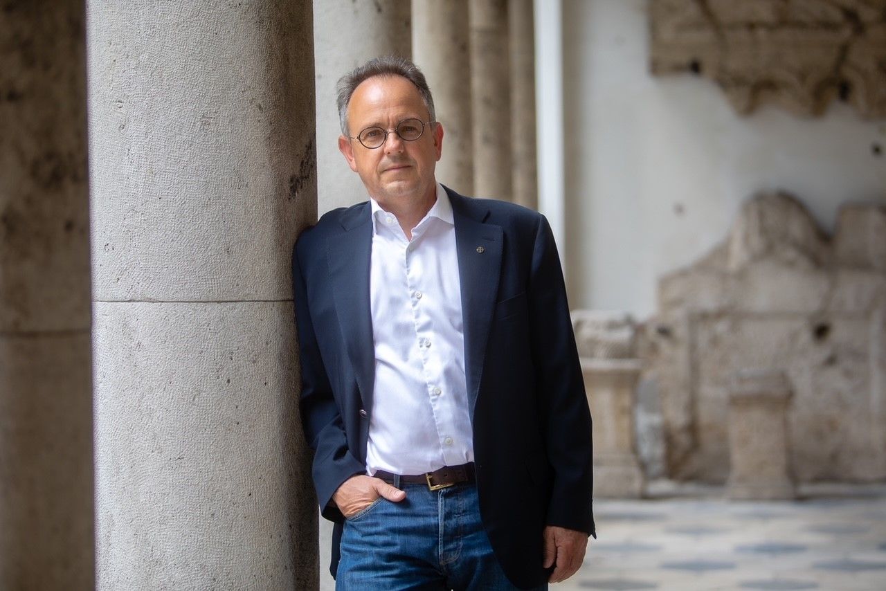 "Politikai fogoly" diplomata-útlevéllel - Bús Balázs is a NER kiváltságosai közé tartozott  