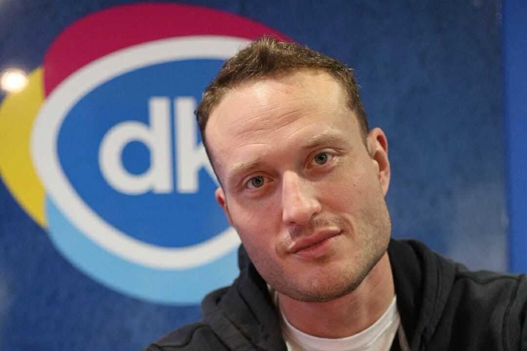 Saját párttársait is csúnyán átverte az étteremből egy 50 ezres számla miatt elfutni próbáló DK-s politikus