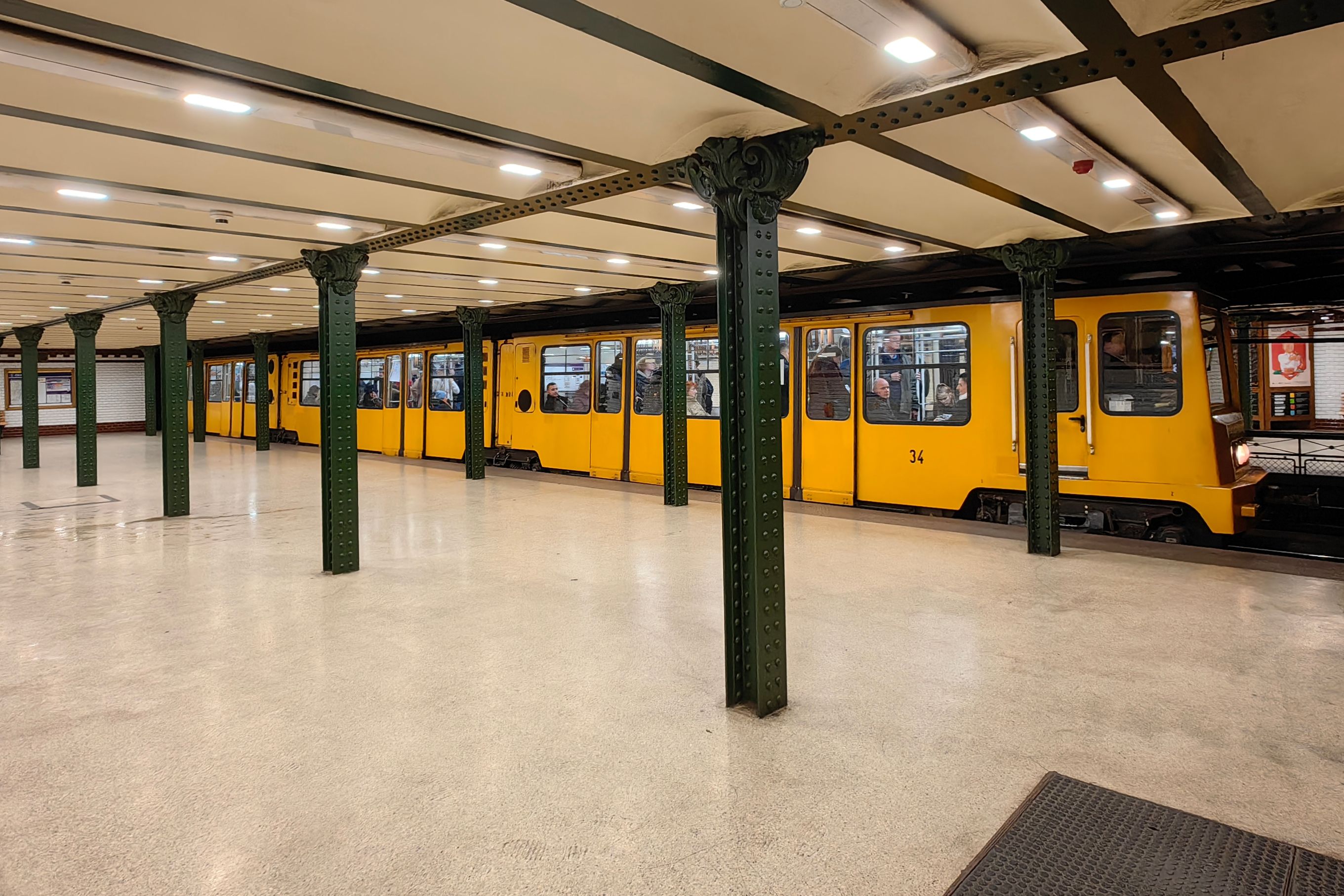 Sürgősen cserélni kellene a kisföldalatti szerelvényeit