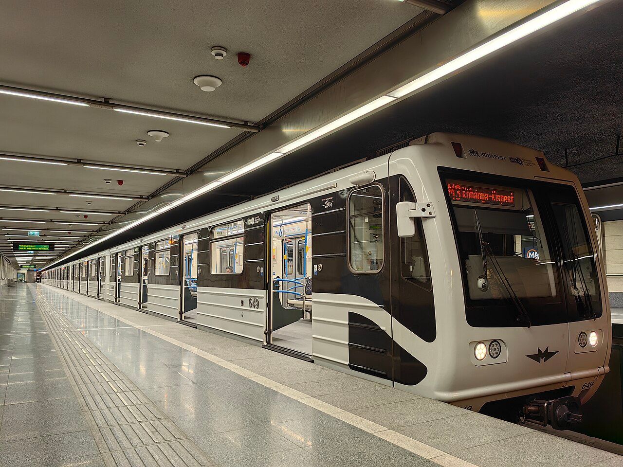 Saját kezébe vette a BKV a metrós biztonsági feladatokat