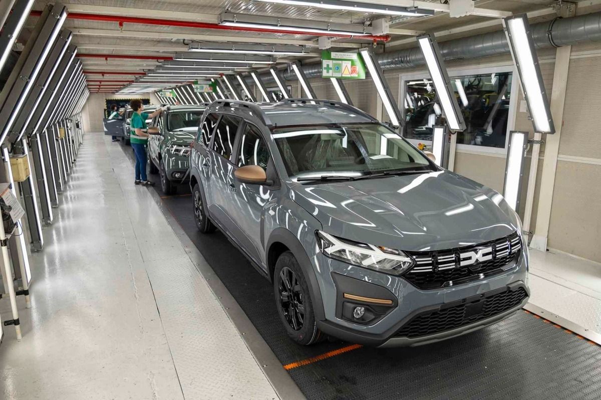 Az energiaválság miatt leállította romániai termelését a Dacia és a Ford