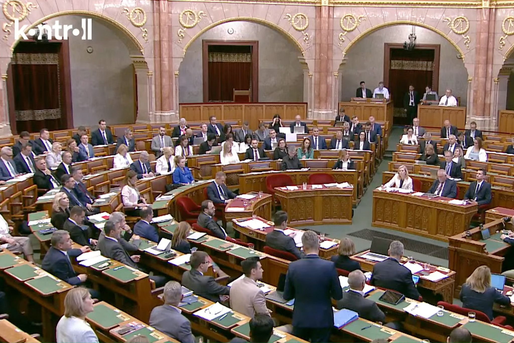 Megkezdődött az uniós pénzek hazahozataláról szóló törvénycsomag vitája