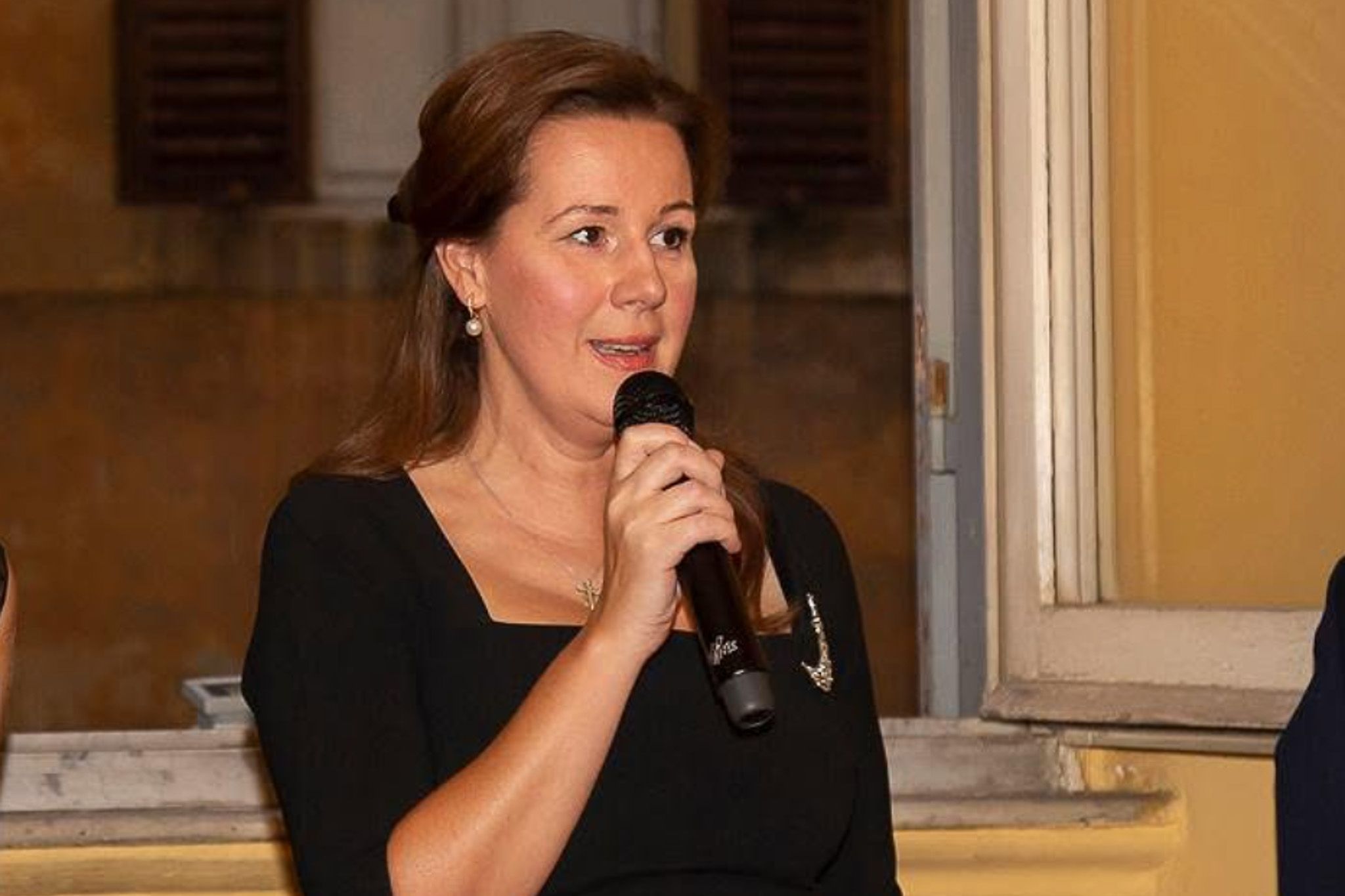 Szijjártó külön engedélyével kapott diplomata-útlevelet a volt svájci nagykövet élettársa