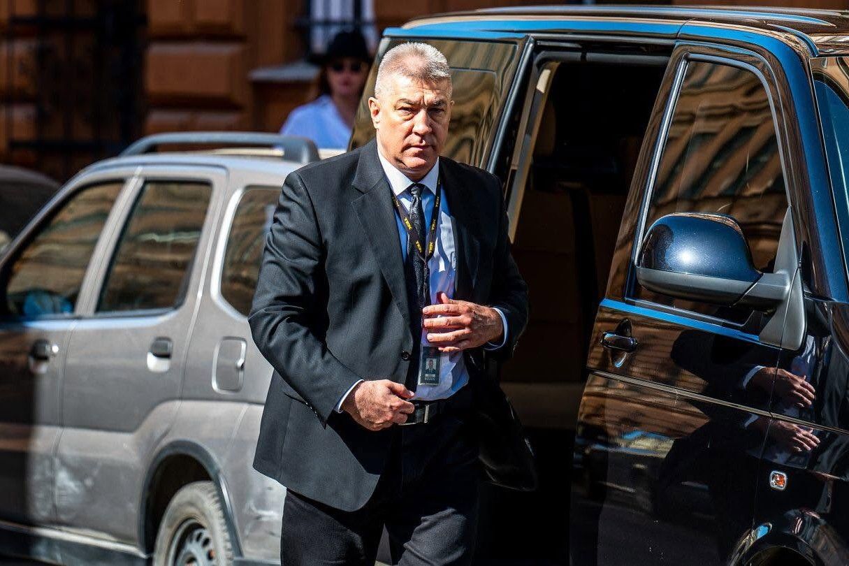 Orbán Viktornál továbbra sem tart az aranykonvoj ügy, de három rendőrjárőr már gyanúsított 