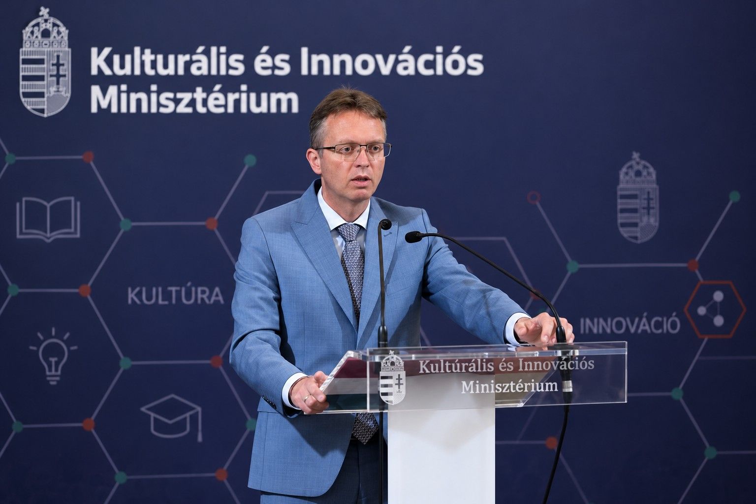 Tudományos pénzeső Hankó módra – százmilliók jutottak a TV2-s cégeknek