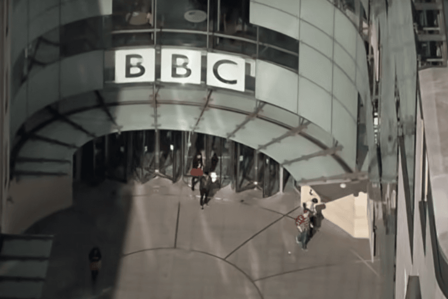 Két fej is a porba hullott a BBC-nél egy manipulált Trump dokumentumfilm miatt