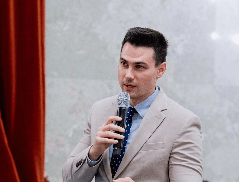 Az átlag felett keresett legalább két cégnél a több helyről milliós jövedelmet bevalló fideszes