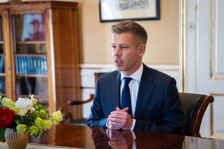 Több mint negyven helyettes államtitkárt menesztett a miniszterelnök