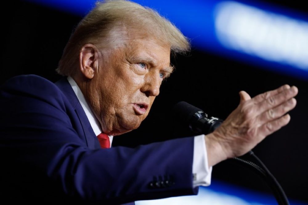 Trump kitiltotta a CNN, a Politico és az MS NOW tudósítóit a Fehér Házból
