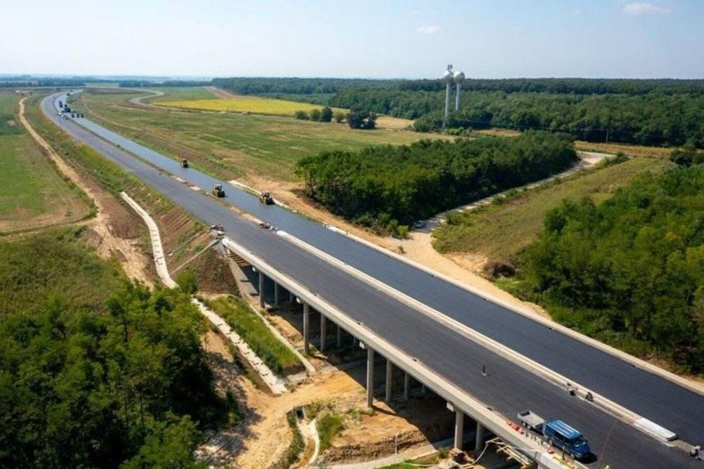 Vitézy Dávid: 100 milliárdot bukott volna az állam Lázár János felelőtlen és jogalap nélküli döntése miatt