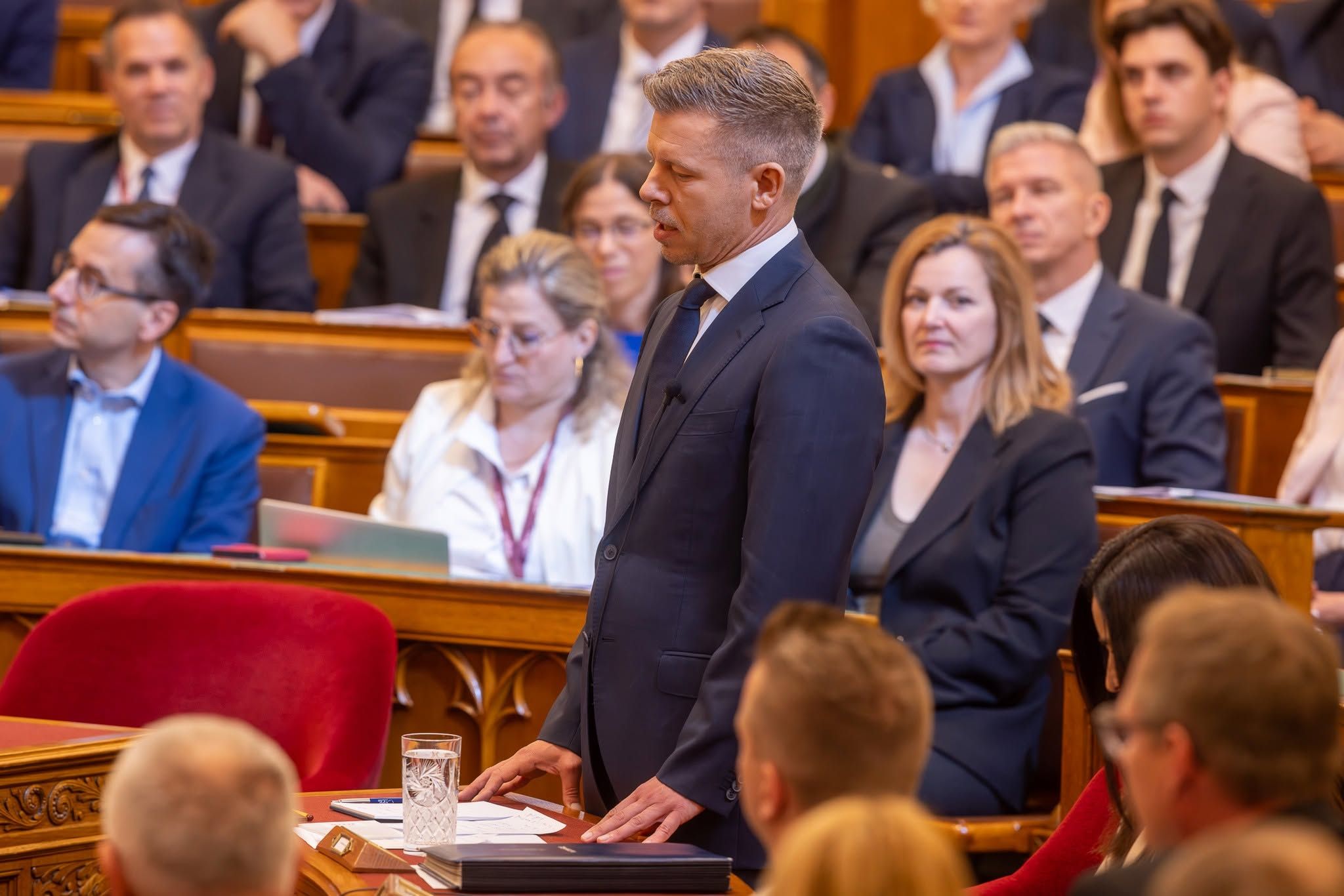 Az EU-s pénzekért cserébe szélsebesen kivezetik a NER egyik rákfenéjét, a kekvákat