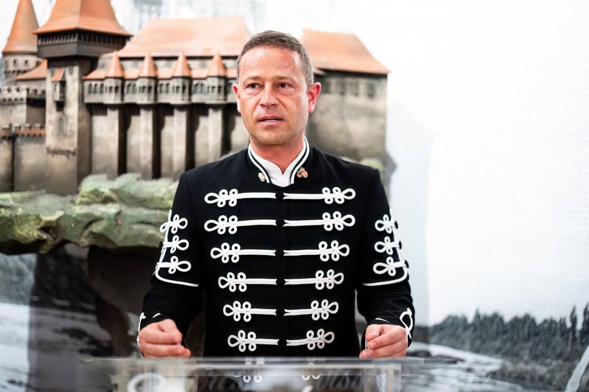 Még a választás előtt másfél héttel is ömlött a közpénz Orbán János Déneshez