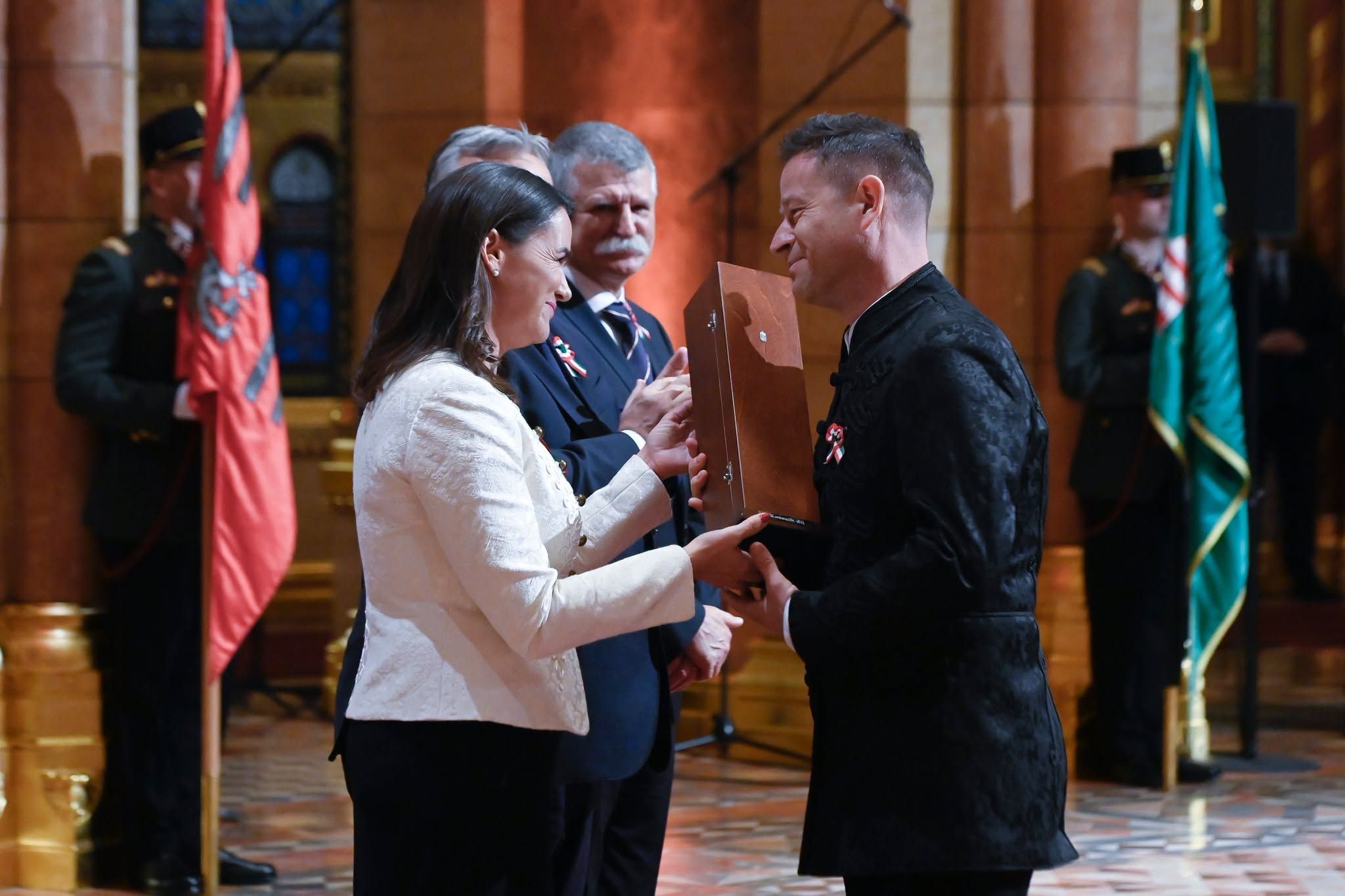 Több mint 400 millió forintnyi jogdíjat kapott Orbán János Dénes egy olyan szervezettől, ahol ő is dolgozik