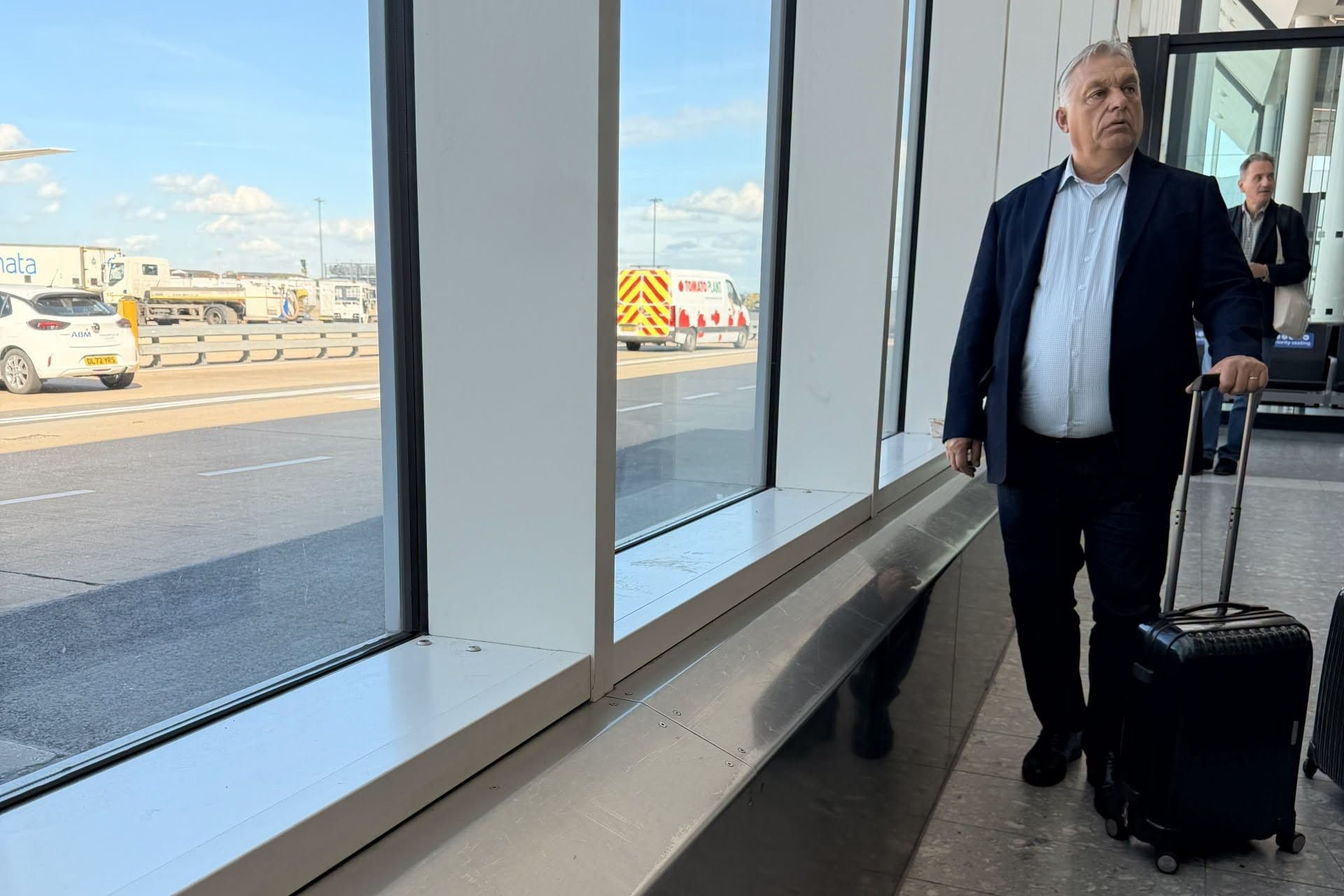 Orbán Viktor Párizsban ünnepli az '56-os pesti srácokat
