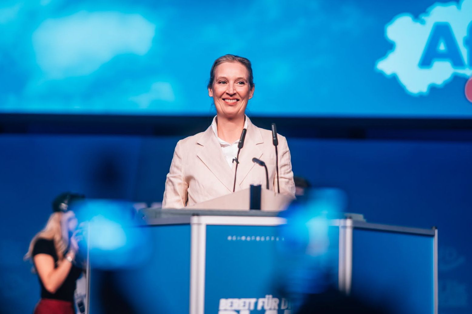 Feltörték az AfD emailjeit, pártfinanszírozási botrány is lehet belőle