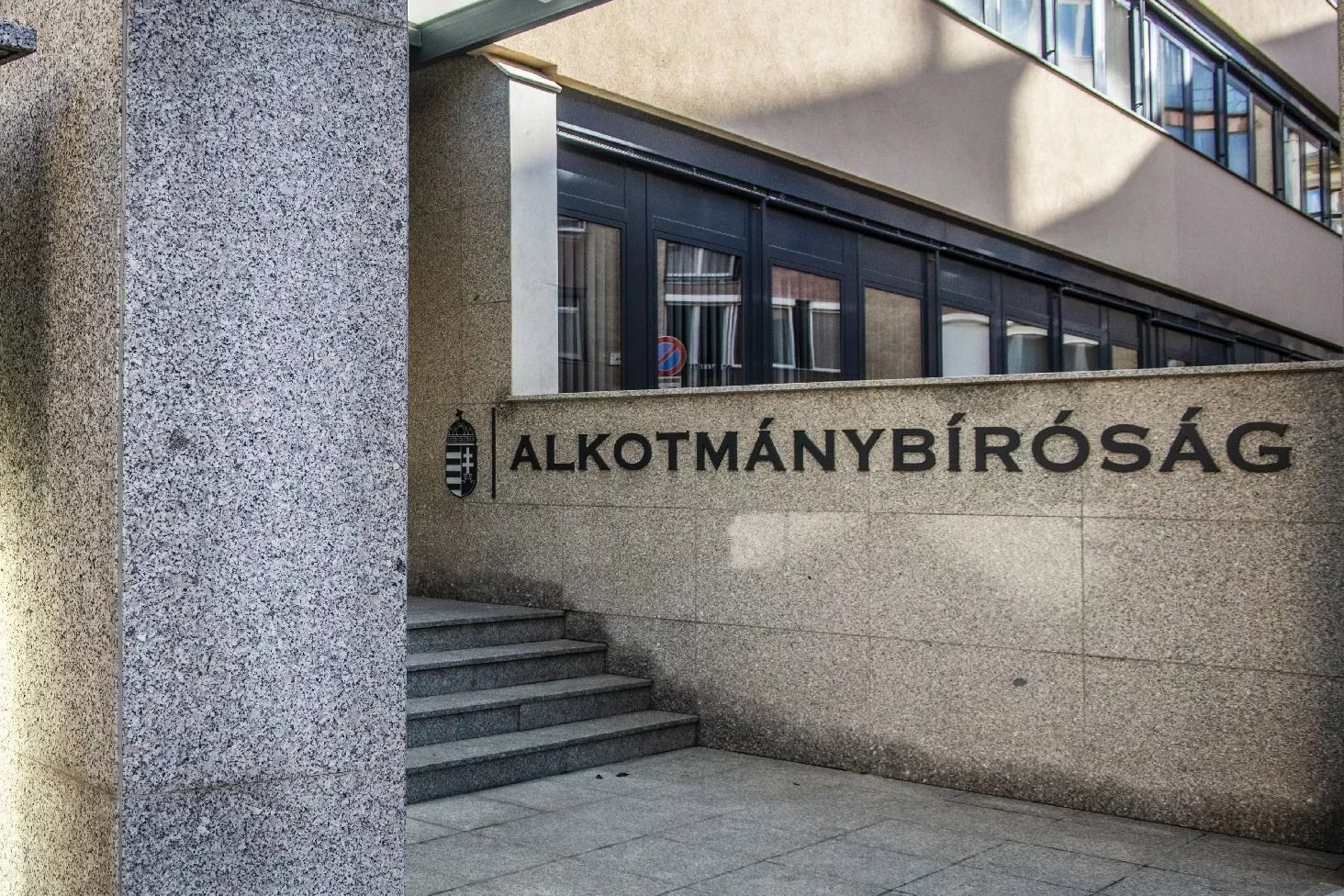 Egy akadállyal kevesebb: az Alkotmánybíróság nem vizsgálta érdemben az uniós pénzekhez kapcsolódó alaptörvény-módosítást