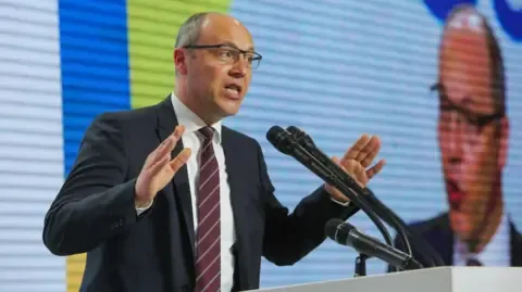 A nyílt utcán lőtték agyon az ukrán parlament volt elnökét 