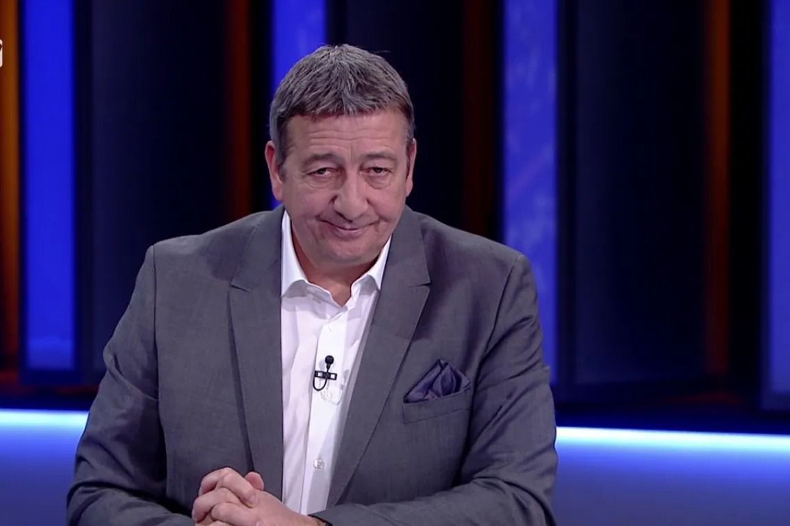 Tüntetést és Békemenetet is hirdettek a Terror Háza elé Bayer Zsolték