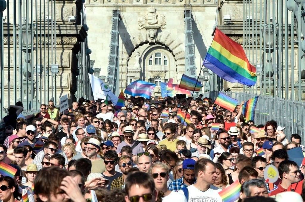Medián: a magyarok többsége visszavonná az LMBT-emberek jogait korlátozó intézkedéseket