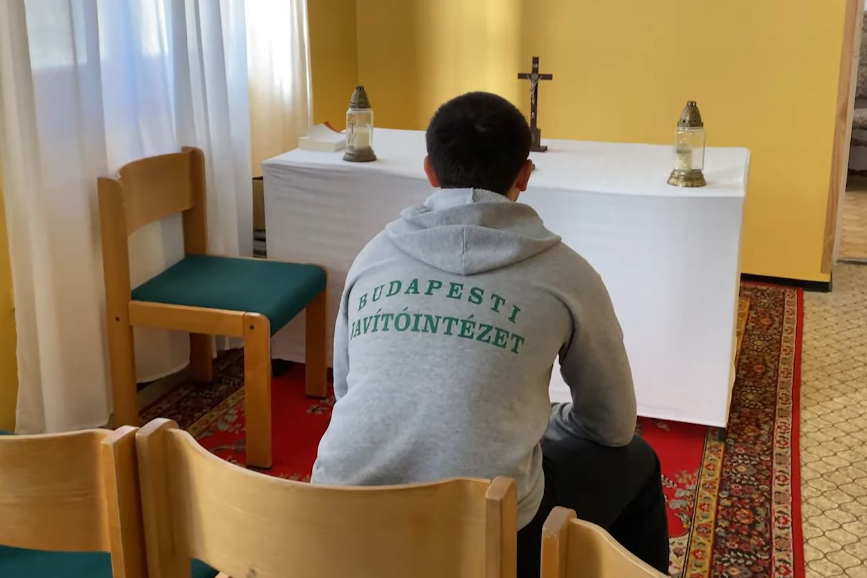 Megállás nélkül költöztetik a javítóintézetben élő gyerekeket