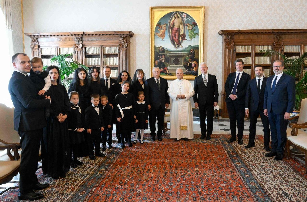 Az Orbán-familia villámlátogatást tett a Vatikánban Semjén Zsolttal kiegészülve, de volt, aki hiányzott