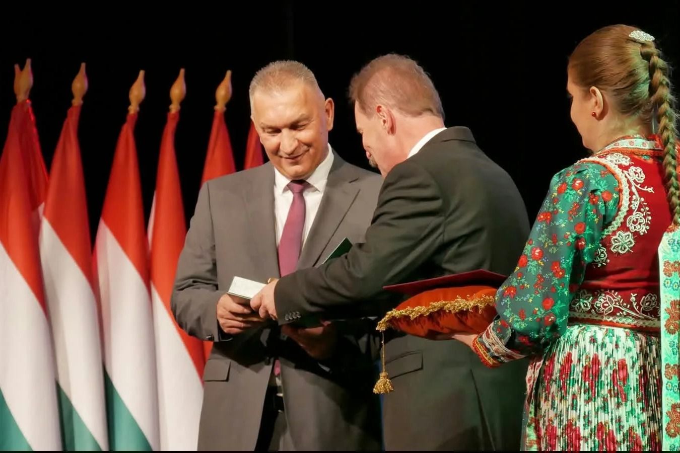 Díszpolgár lett az aranykonvoj-üggyel hírbe hozott volt NAV-os csúcsvezető Sátoraljaújhelyen
