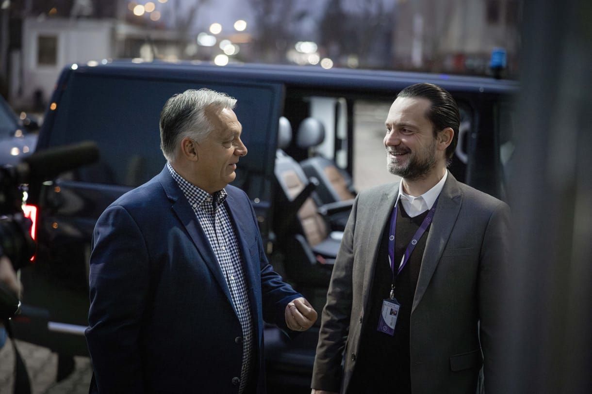 "A cím és a lead ez legyen, kérlek!" - így érkeztek a fideszes utasítások a közmédiához