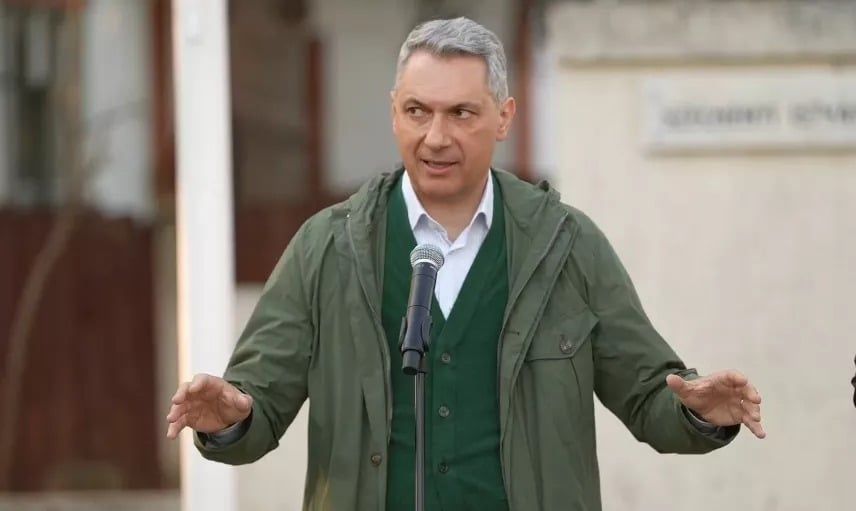 Lázár keménykedése közben kiderült, hogy az építési miniszter nem ismeri a közbeszerzési törvényt